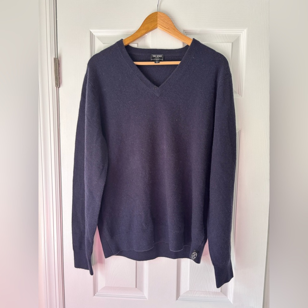 Todd Snyder men's navy blue v-neck cashmere sweater size large